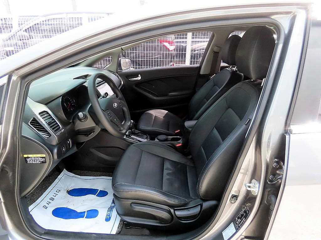 KIA K3 - Vista 5