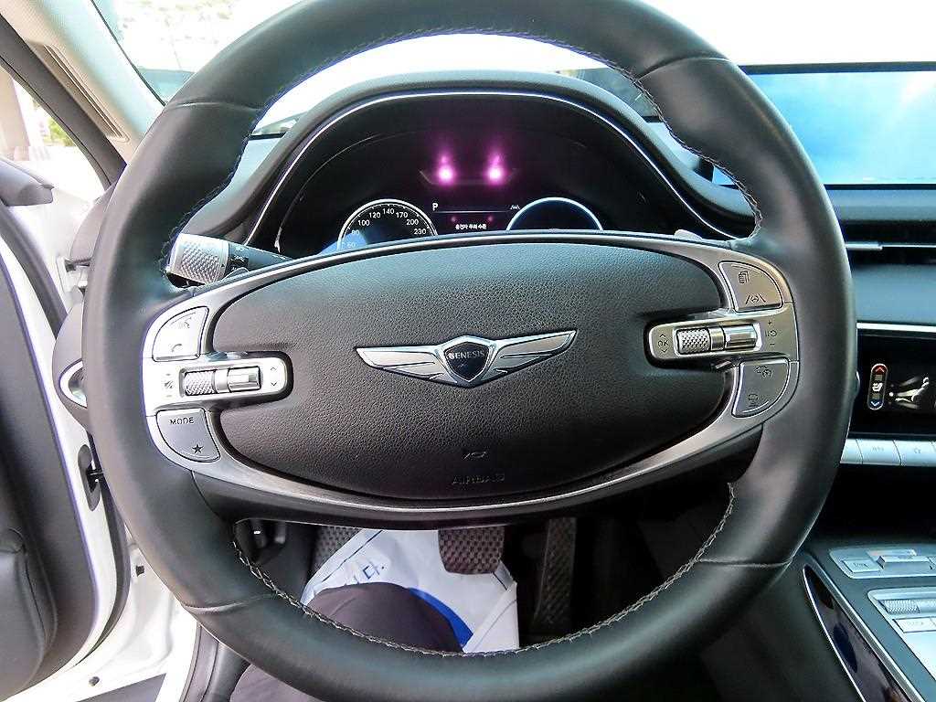 Genesis GV70 - Vista 8