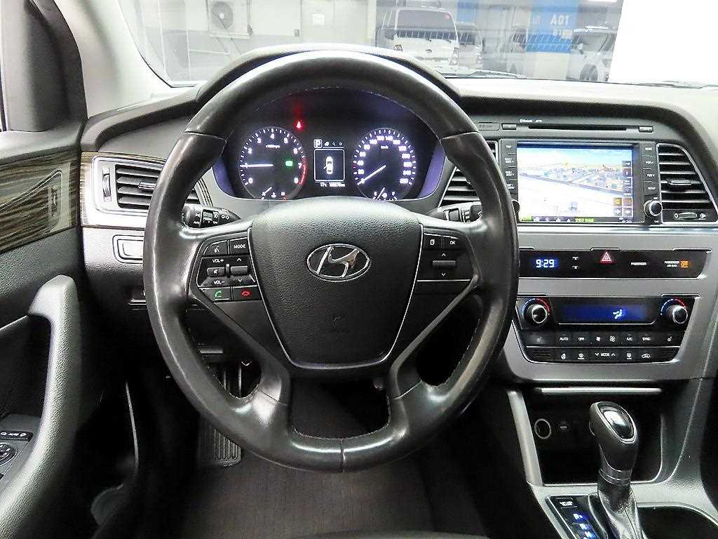 HYUNDAI Sonata - Vista 7