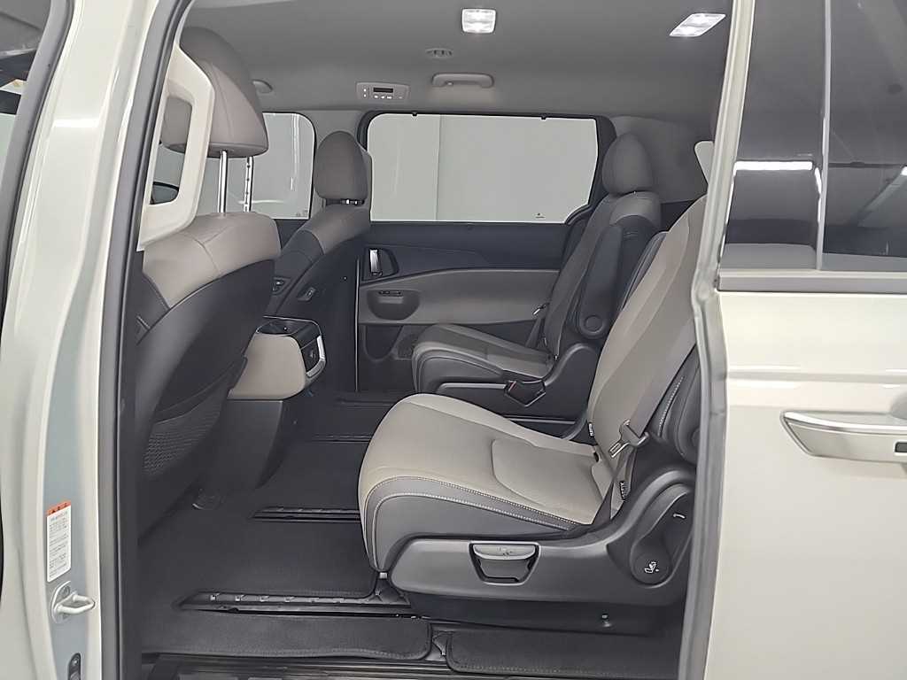 KIA Carnival - Vista 12