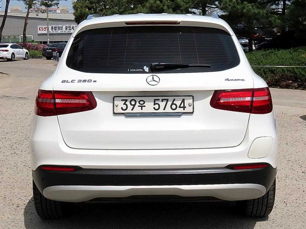 Mercedes Benz GLC Class - Vista 4