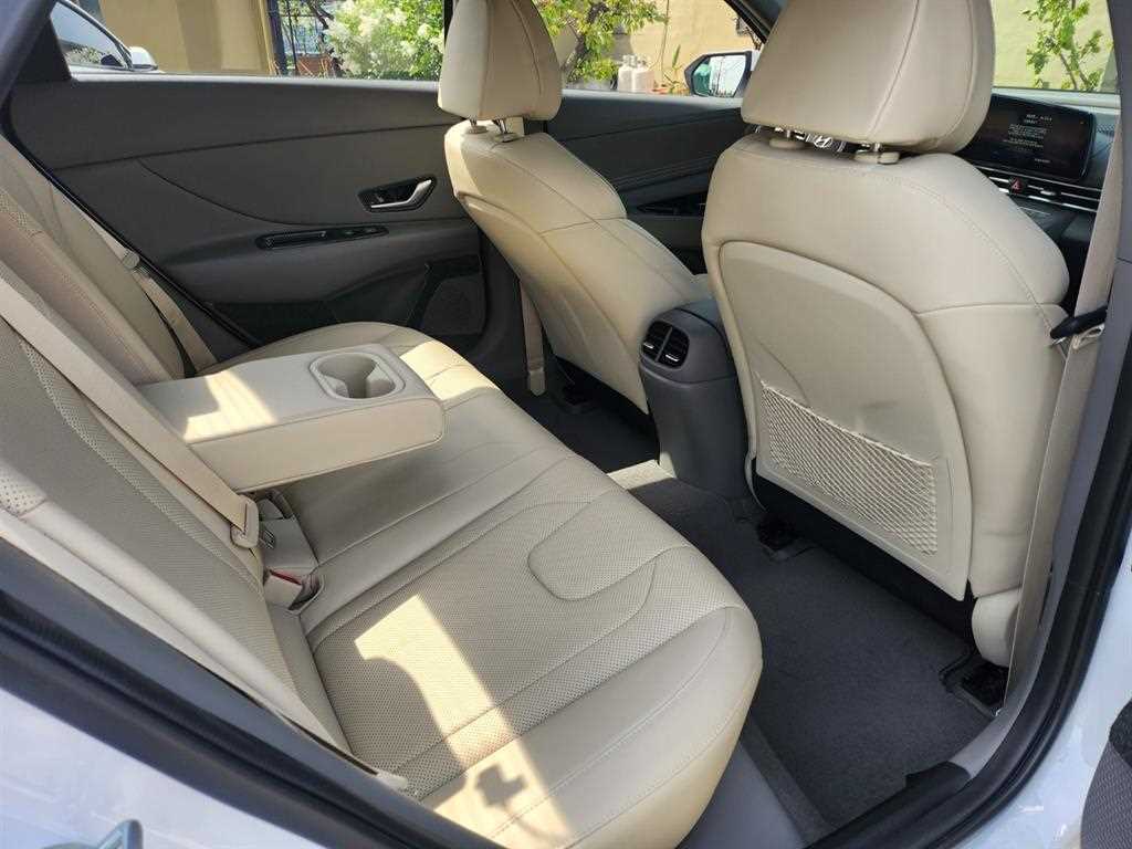 HYUNDAI Avante - Vista 12