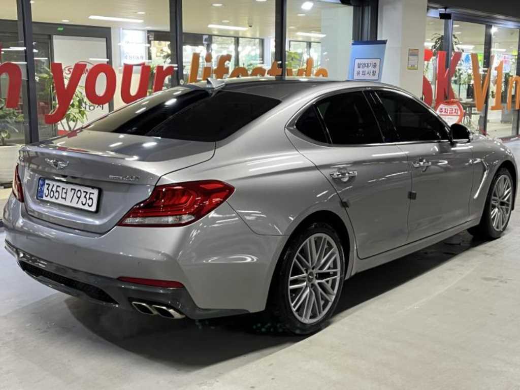 Genesis G70 - Vista 4