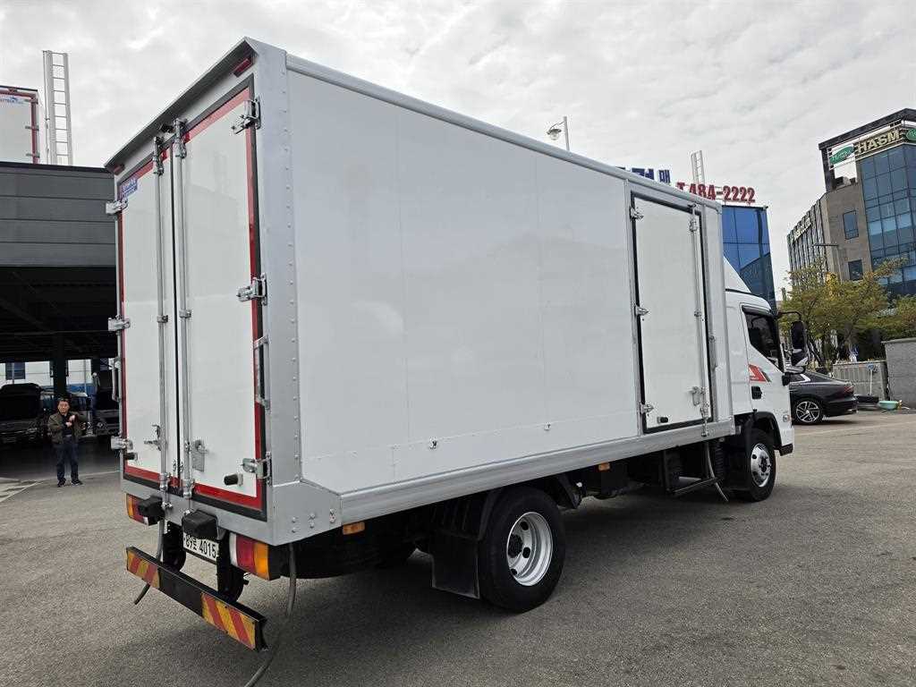 medium and large cargo truck - Vista 5
