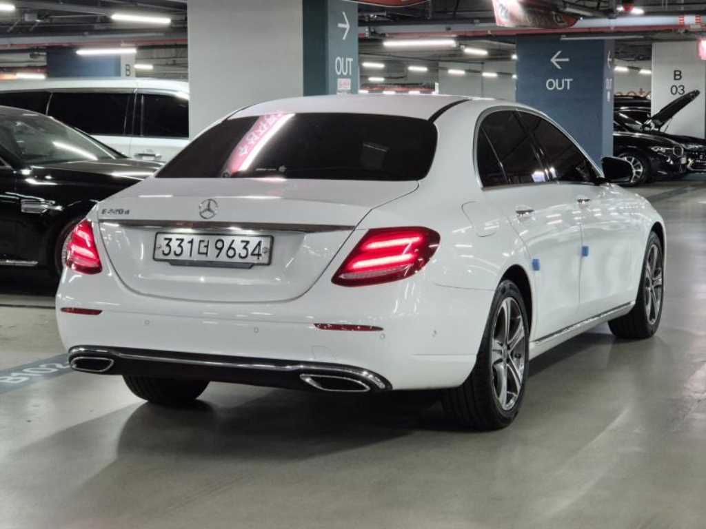 Mercedes Benz E class - Vista 3