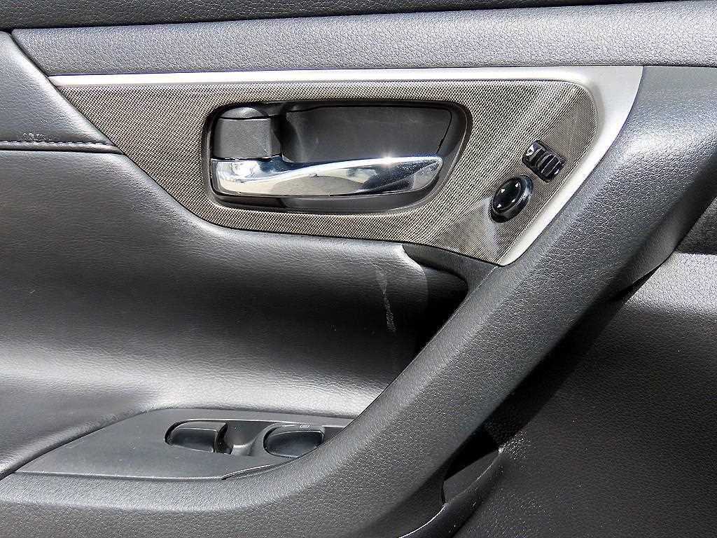 Nissan Altima - Vista 11