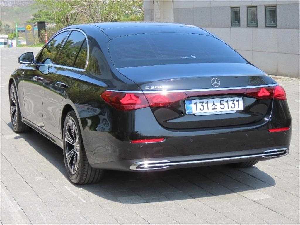 Mercedes Benz E class - Vista 4