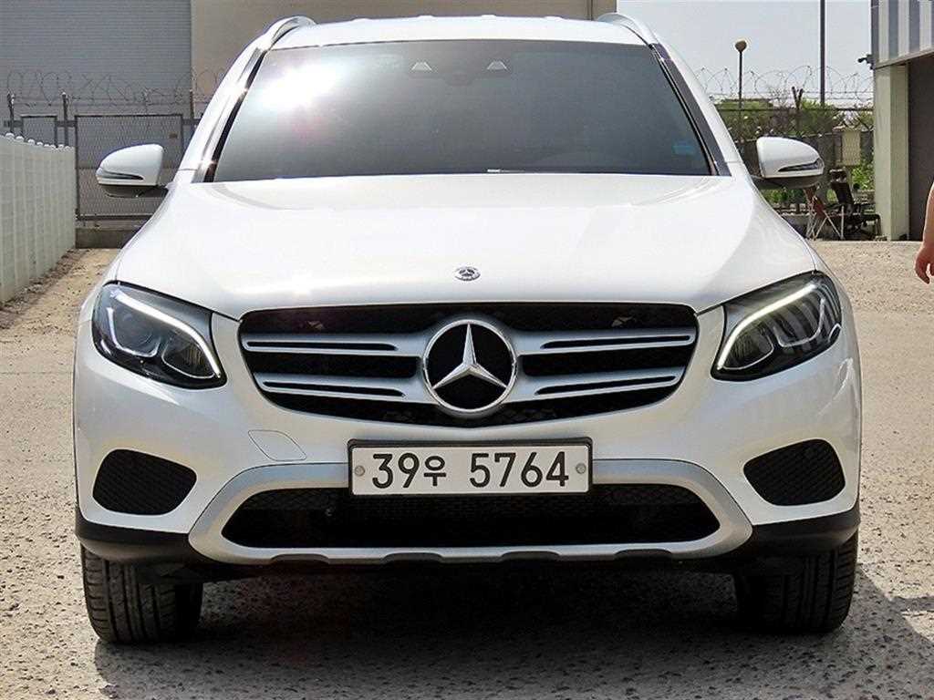 Mercedes Benz GLC Class 2019 Blanco - Importación desde Corea - HF Imports Iquique - Foto 1