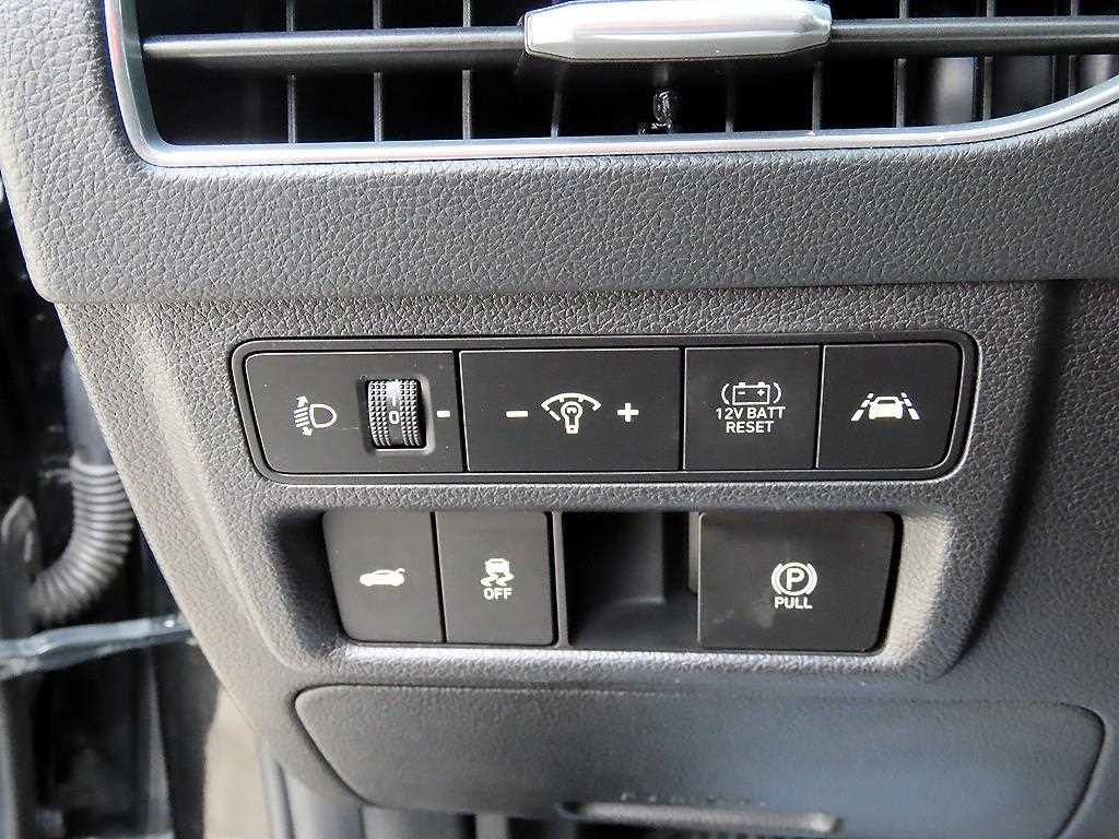 HYUNDAI Sonata - Vista 12