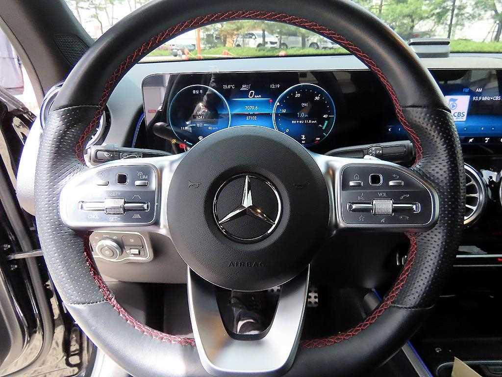 Mercedes Benz GLB Class - Vista 8