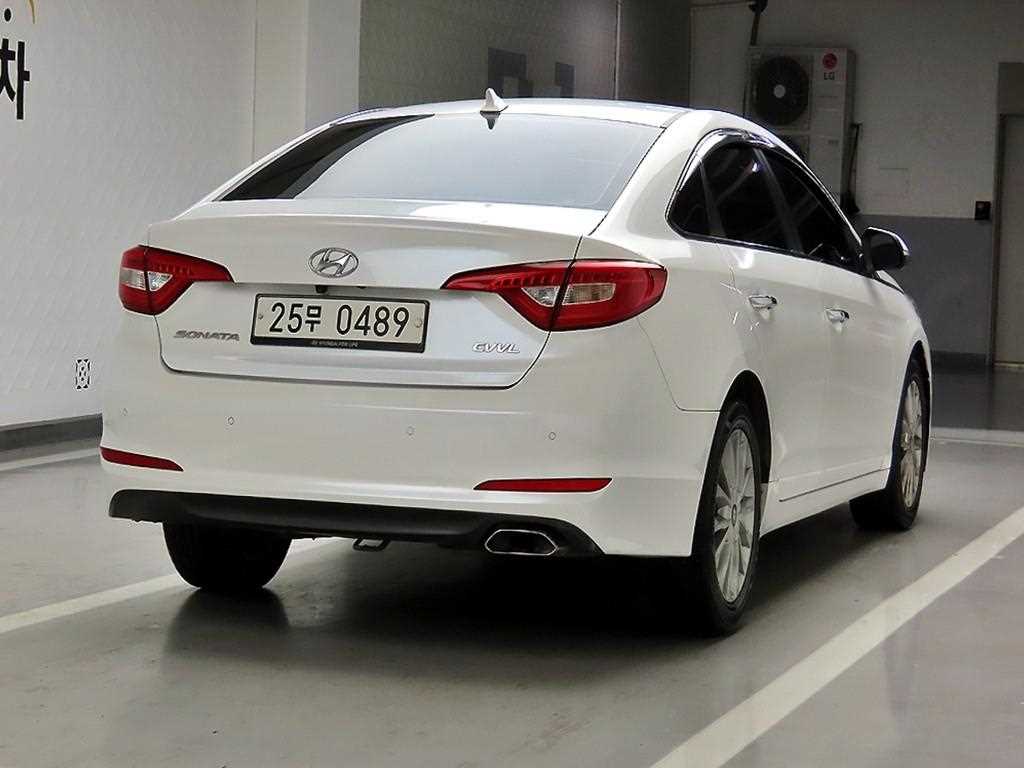 HYUNDAI Sonata - Vista 4