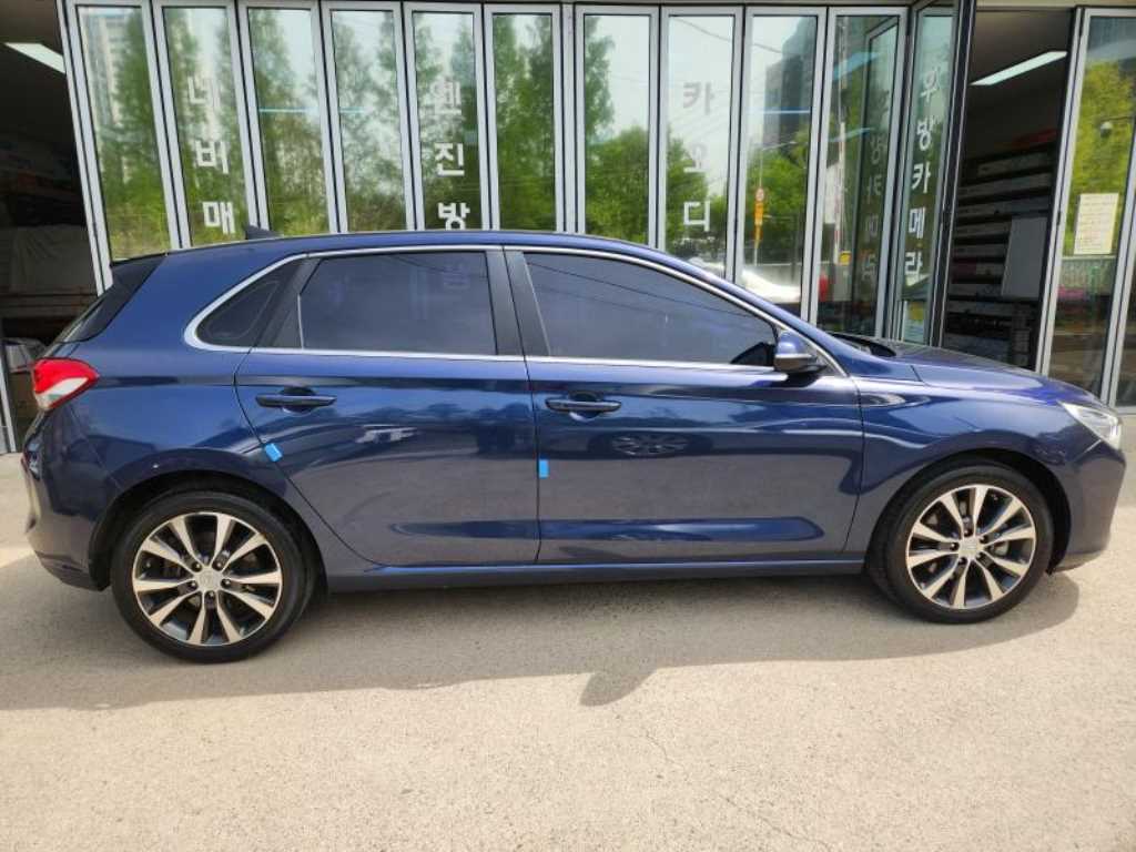 HYUNDAI i30 - Vista 3