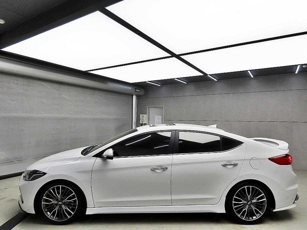 HYUNDAI Avante - Vista 4