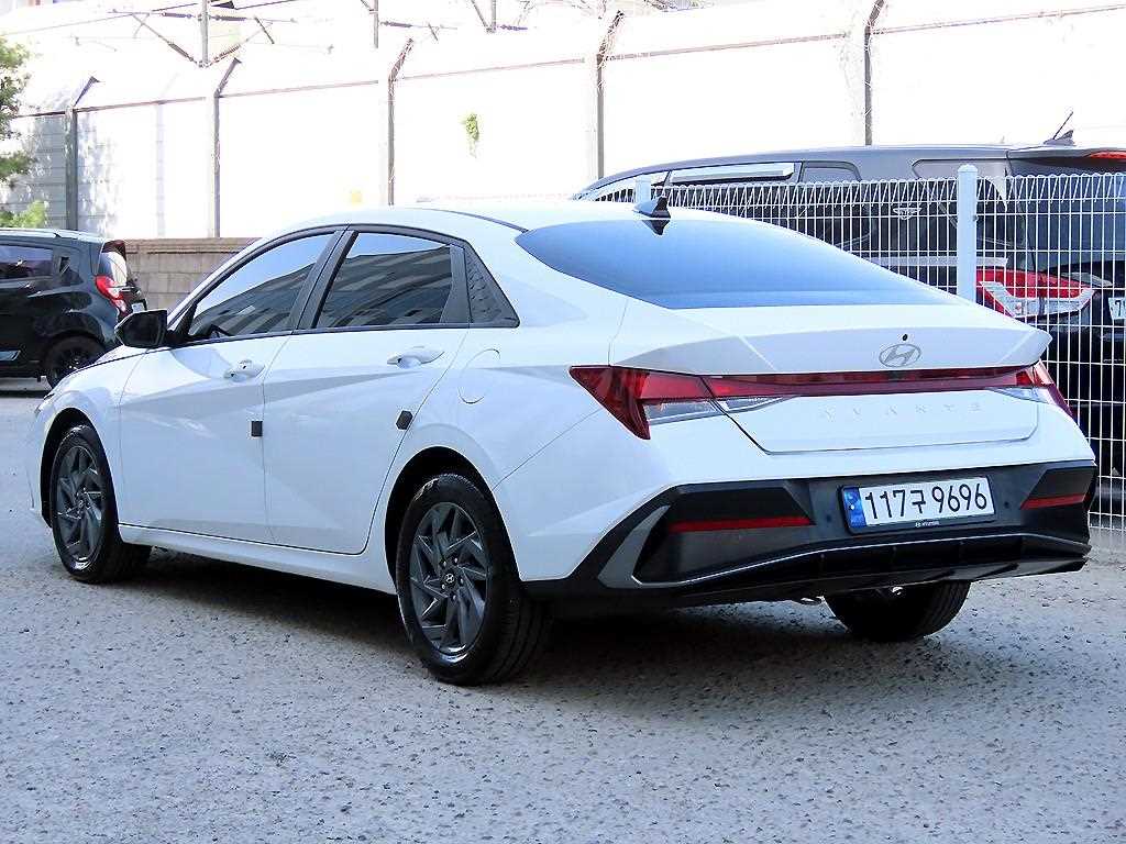 HYUNDAI Avante - Vista 3