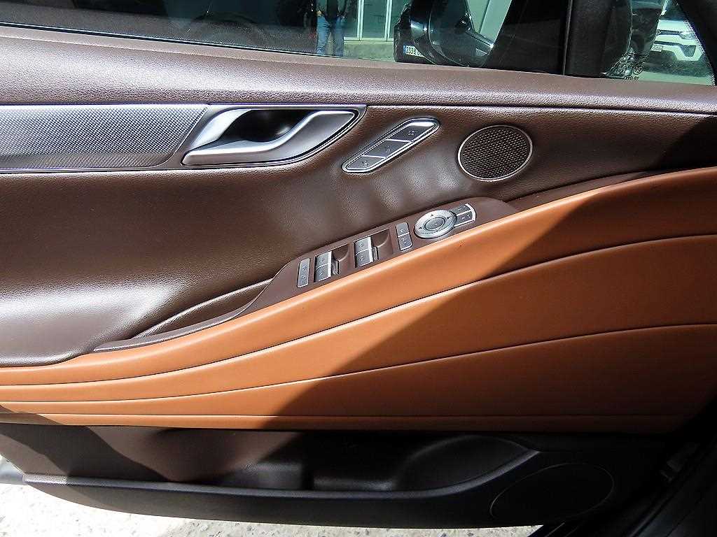Genesis G80 - Vista 12