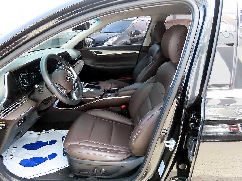 HYUNDAI Grandeur - Vista 5