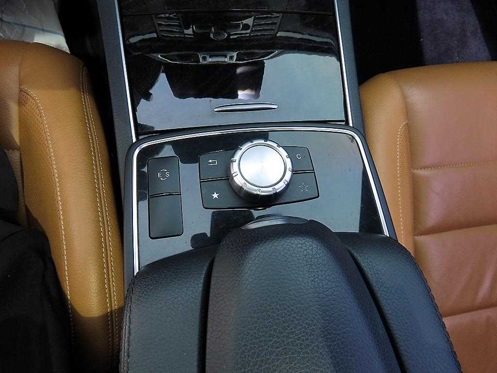 Mercedes Benz E class - Vista 12