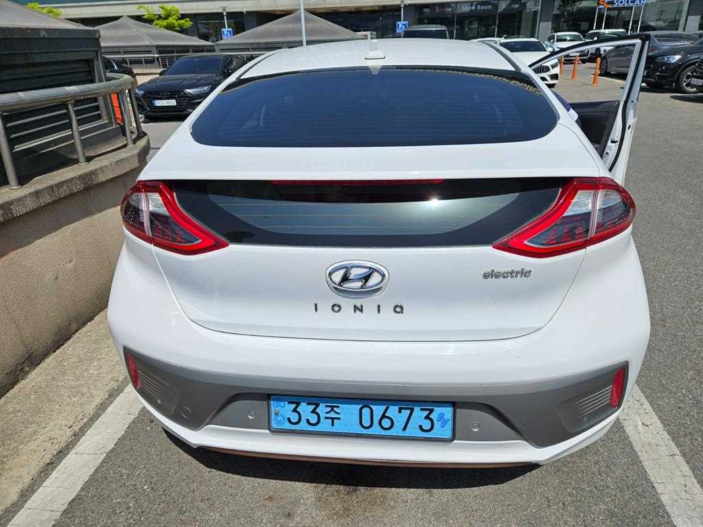 HYUNDAI Ioniq - Vista 4