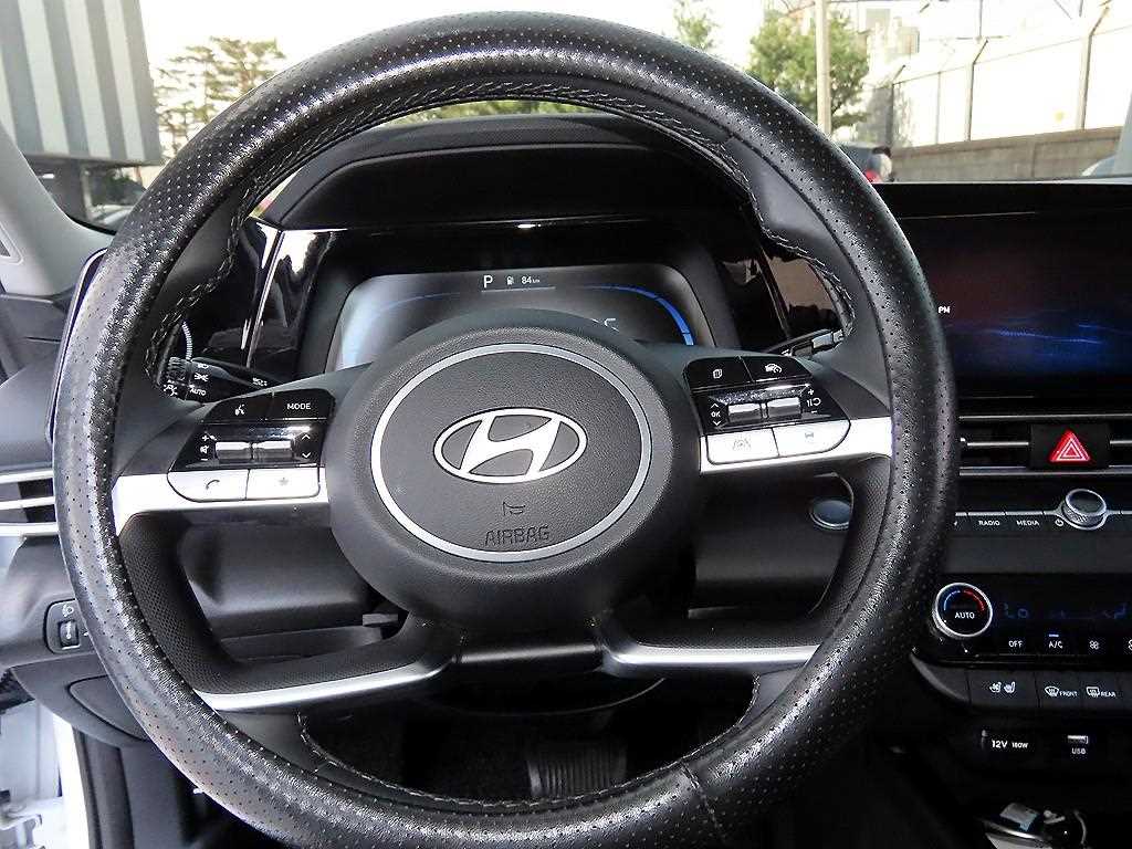 HYUNDAI Avante - Vista 8