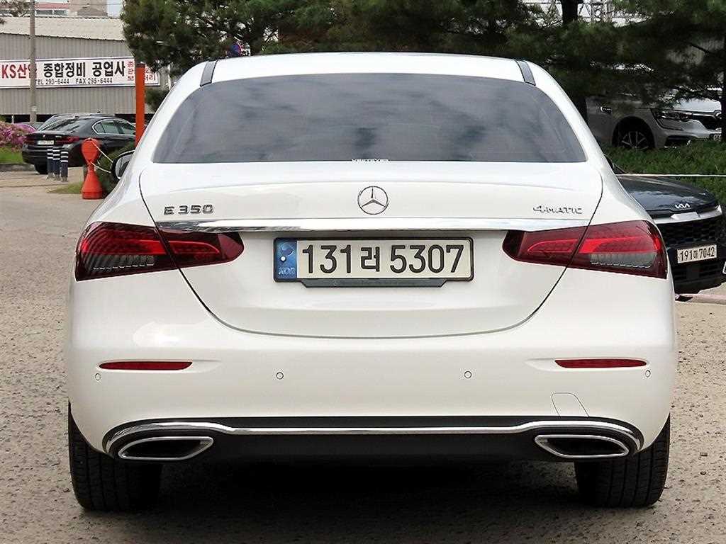 Mercedes Benz E class - Vista 4