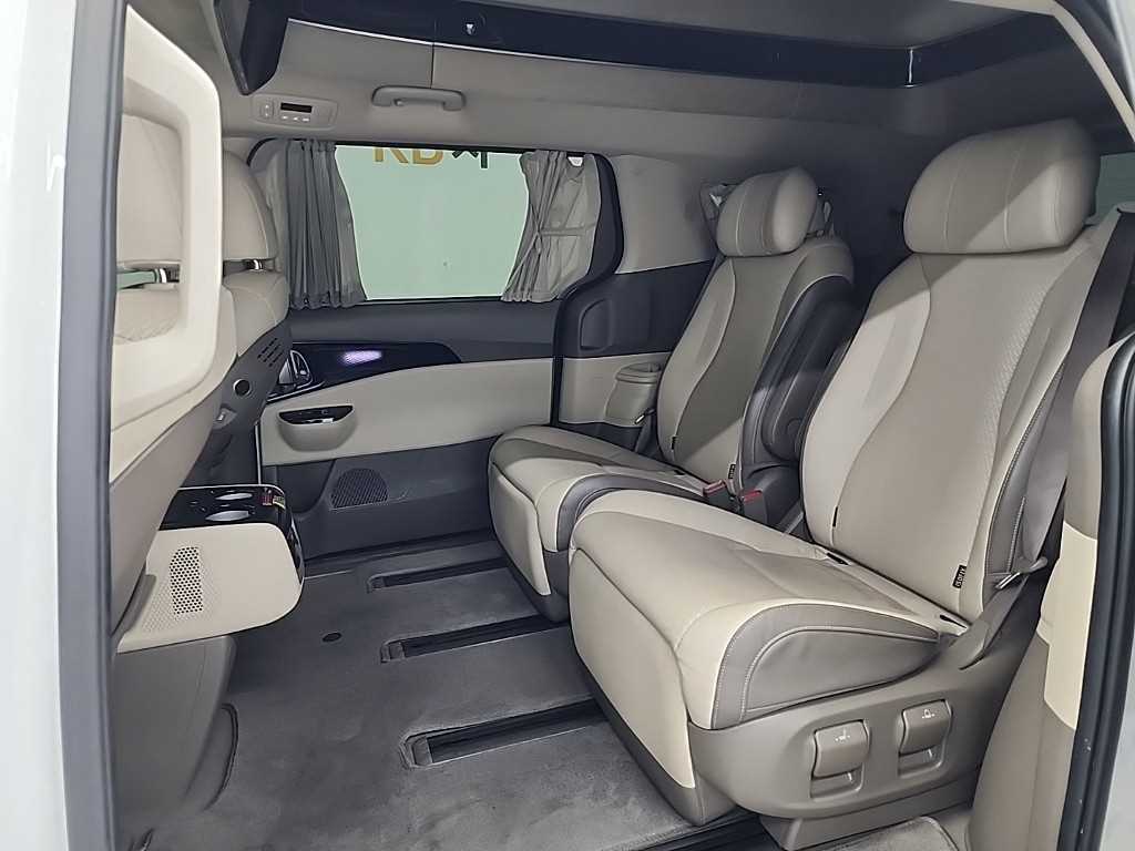 KIA Carnival - Vista 12
