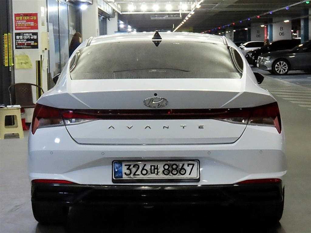 HYUNDAI Avante - Vista 2