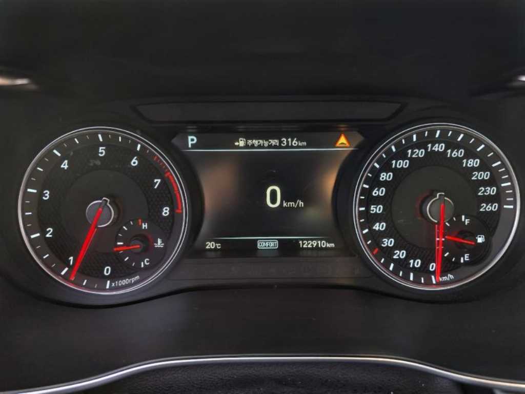 Genesis G70 - Vista 8