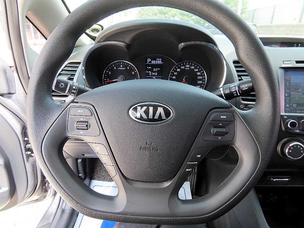 KIA K3 - Vista 8