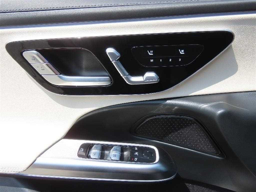 Mercedes Benz E class - Vista 12