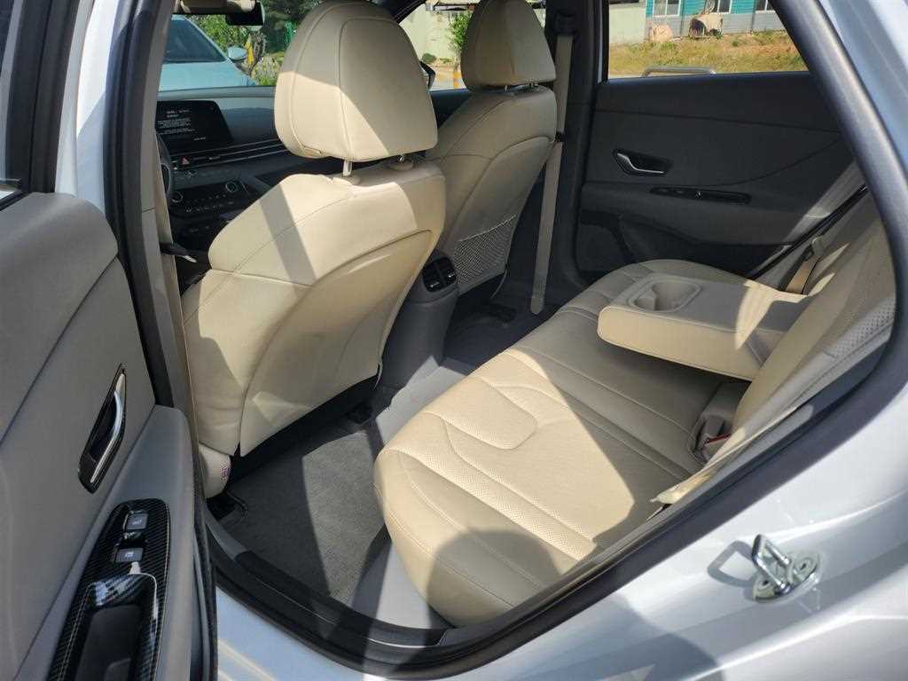 HYUNDAI Avante - Vista 11