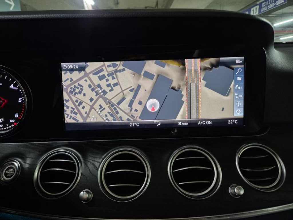 Mercedes Benz E class - Vista 12