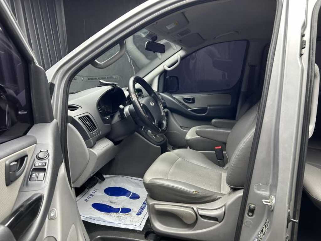 HYUNDAI Starex - Vista 6