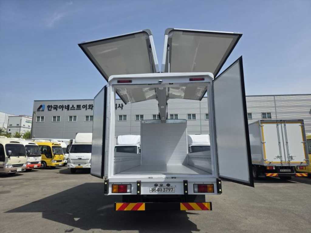 medium and large cargo truck - Vista 8