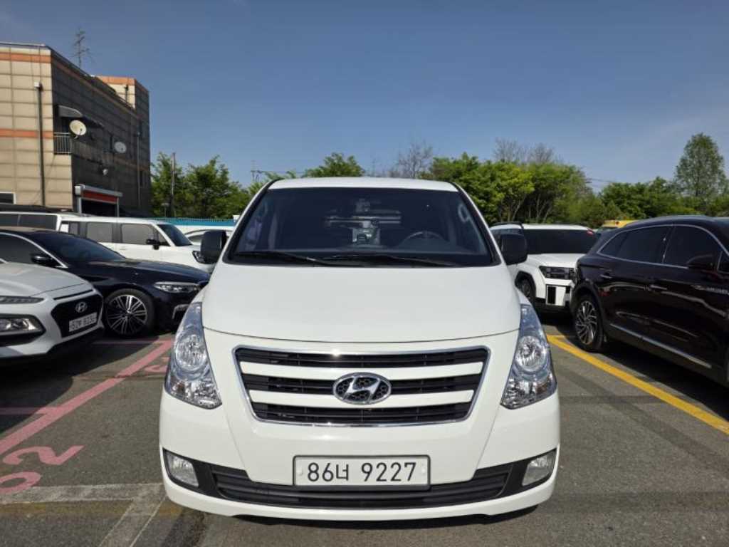 HYUNDAI Starex 2016 Blanco - Importación desde Corea - HF Imports Iquique - Foto 1