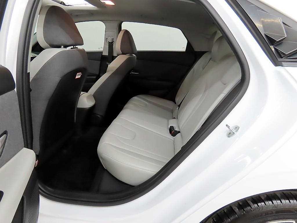 HYUNDAI Avante - Vista 6