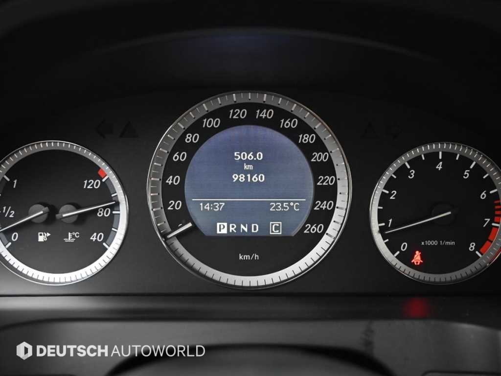 Mercedes Benz C Class - Vista 8