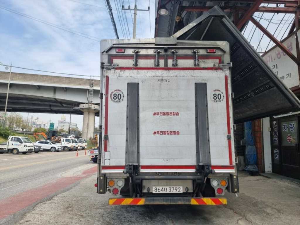 medium and large cargo truck - Vista 5