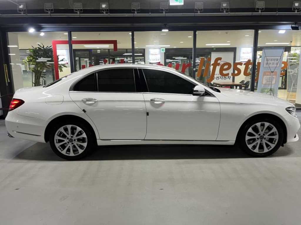 Mercedes Benz E class - Vista 5