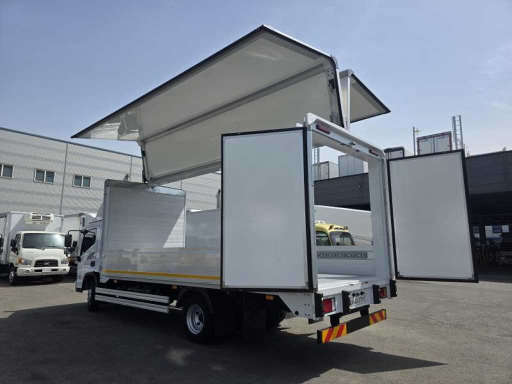 medium and large cargo truck - Vista 9