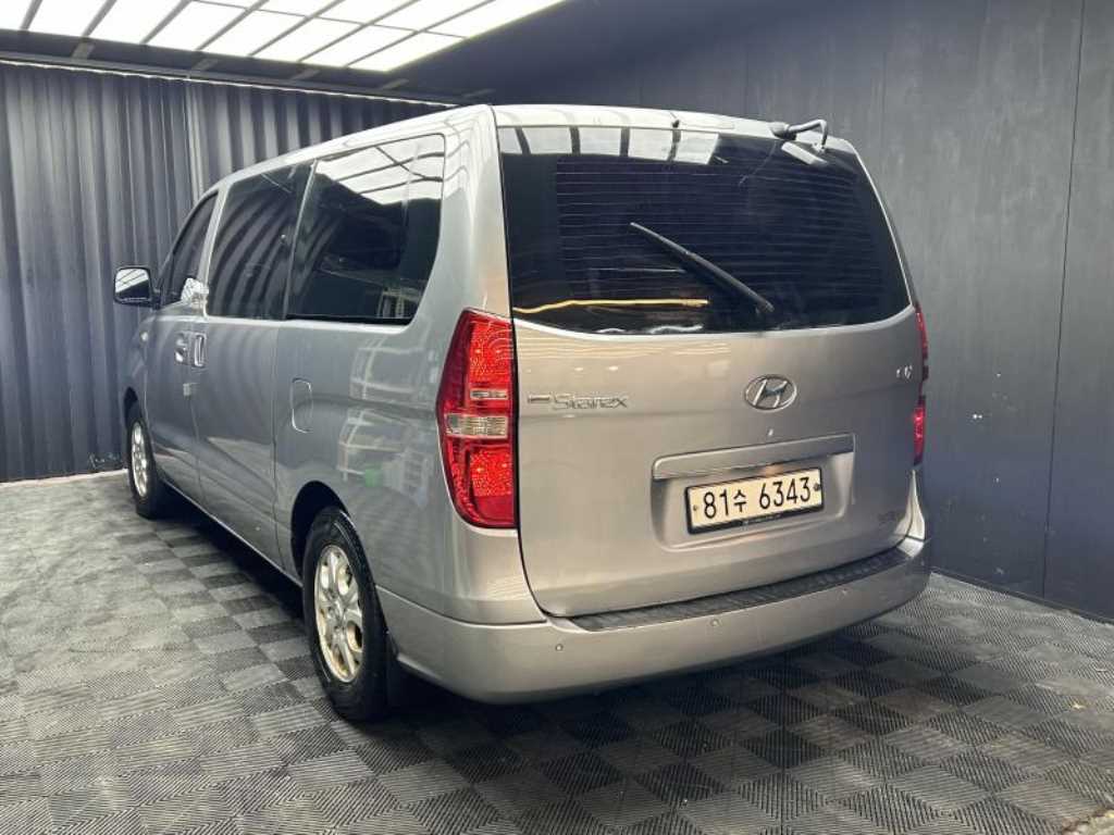 HYUNDAI Starex - Vista 3