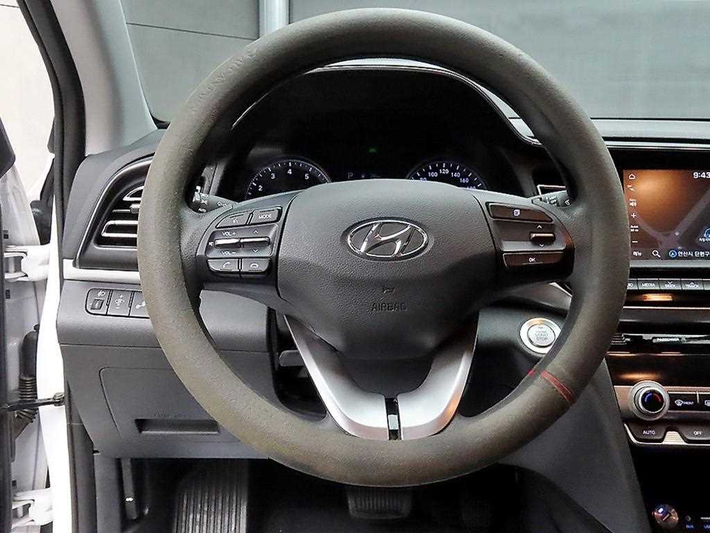 HYUNDAI Avante - Vista 9