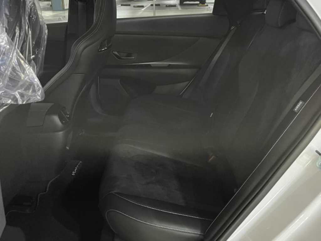 HYUNDAI Avante - Vista 6
