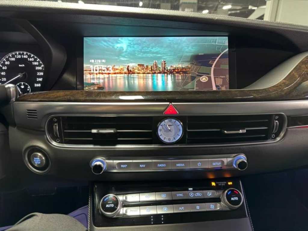 Genesis G90 - Vista 11