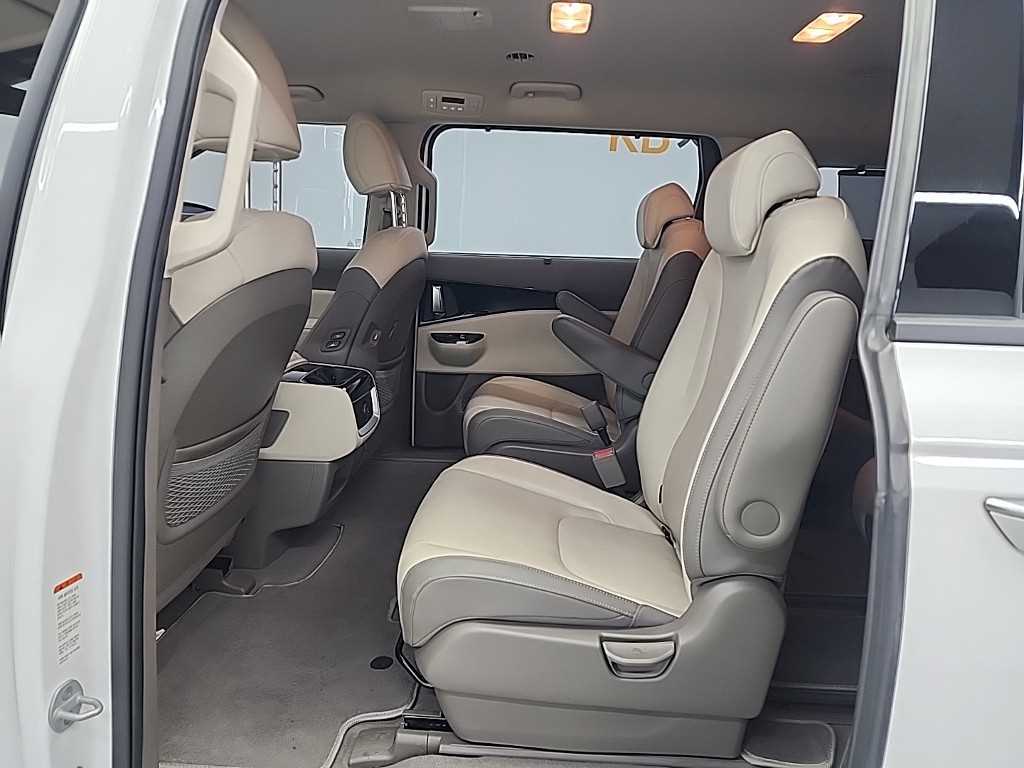 KIA Carnival - Vista 12