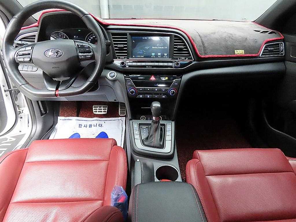 HYUNDAI Avante - Vista 7