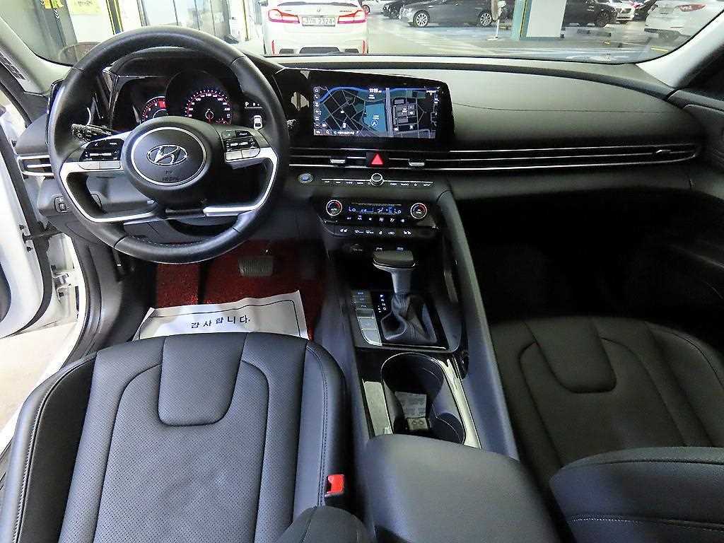 HYUNDAI Avante - Vista 10