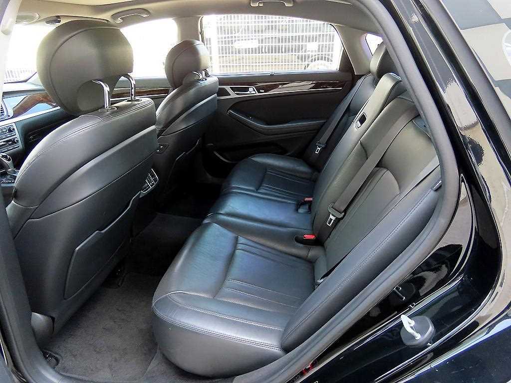 HYUNDAI Genesis - Vista 6