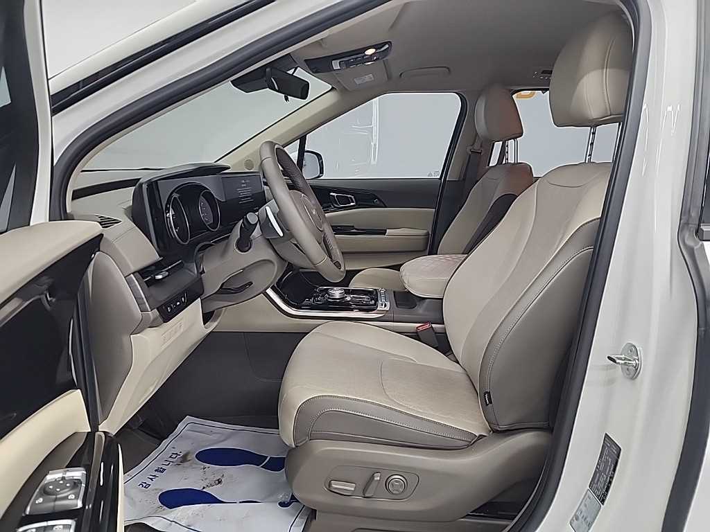 KIA Carnival - Vista 11