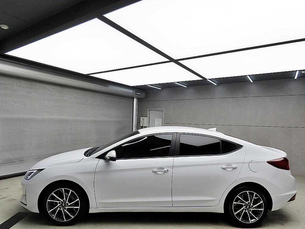 HYUNDAI Avante - Vista 4