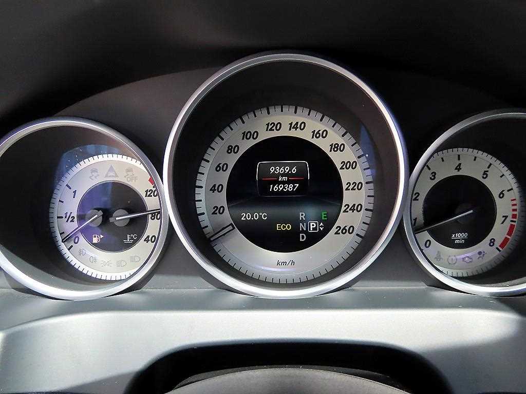 Mercedes Benz E class - Vista 9